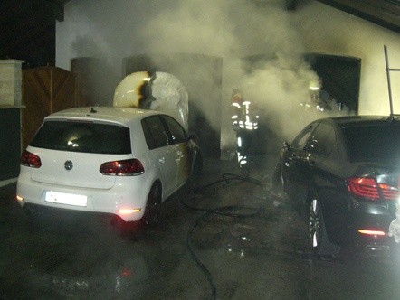 Fahrzeugbrand mit 100.000 Euro Schaden