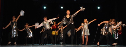 Kindergarde tanzt um die ganze Welt